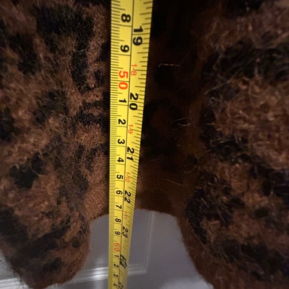 CeCe Leopard Patterned Knit Top - Picture 5 of 5